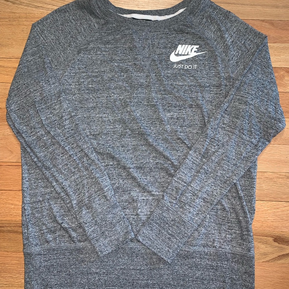 Nike casual long sleeved tee